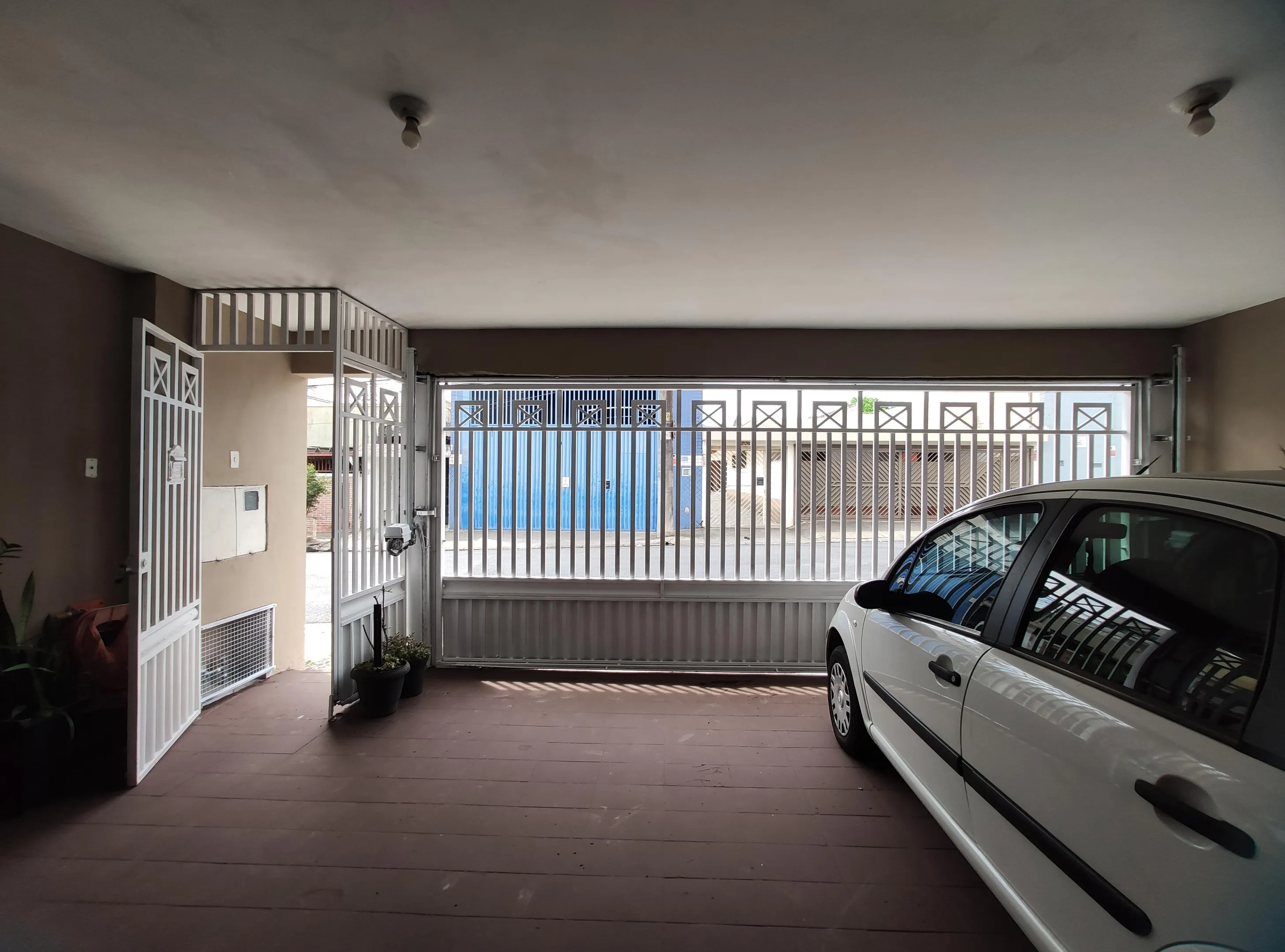 Sobrado à venda com 232m², 4 quartos e 2 vagas
