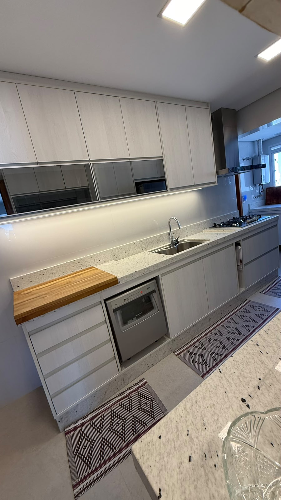 Apartamento Porteira Fechada - Bairro Olímpico-Andar Alto-Vista Livre 