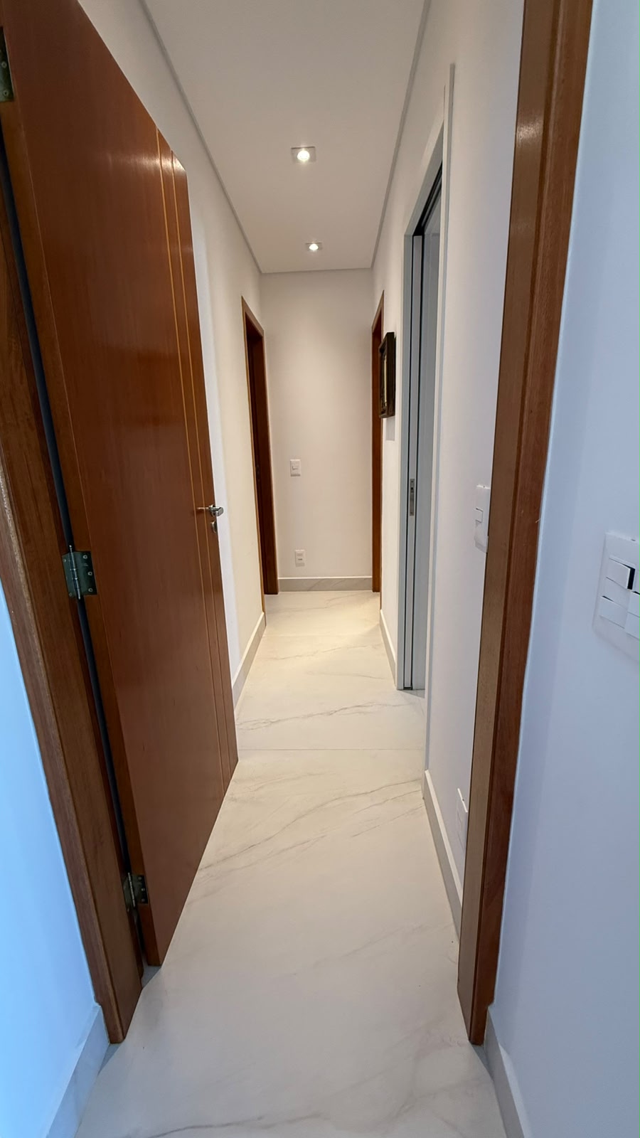 Apartamento Porteira Fechada - Bairro Olímpico-Andar Alto-Vista Livre 