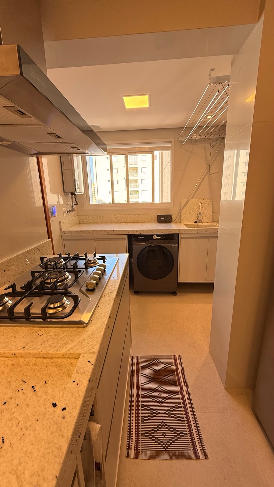 Apartamento Porteira Fechada - Bairro Olímpico-Andar Alto-Vista Livre 