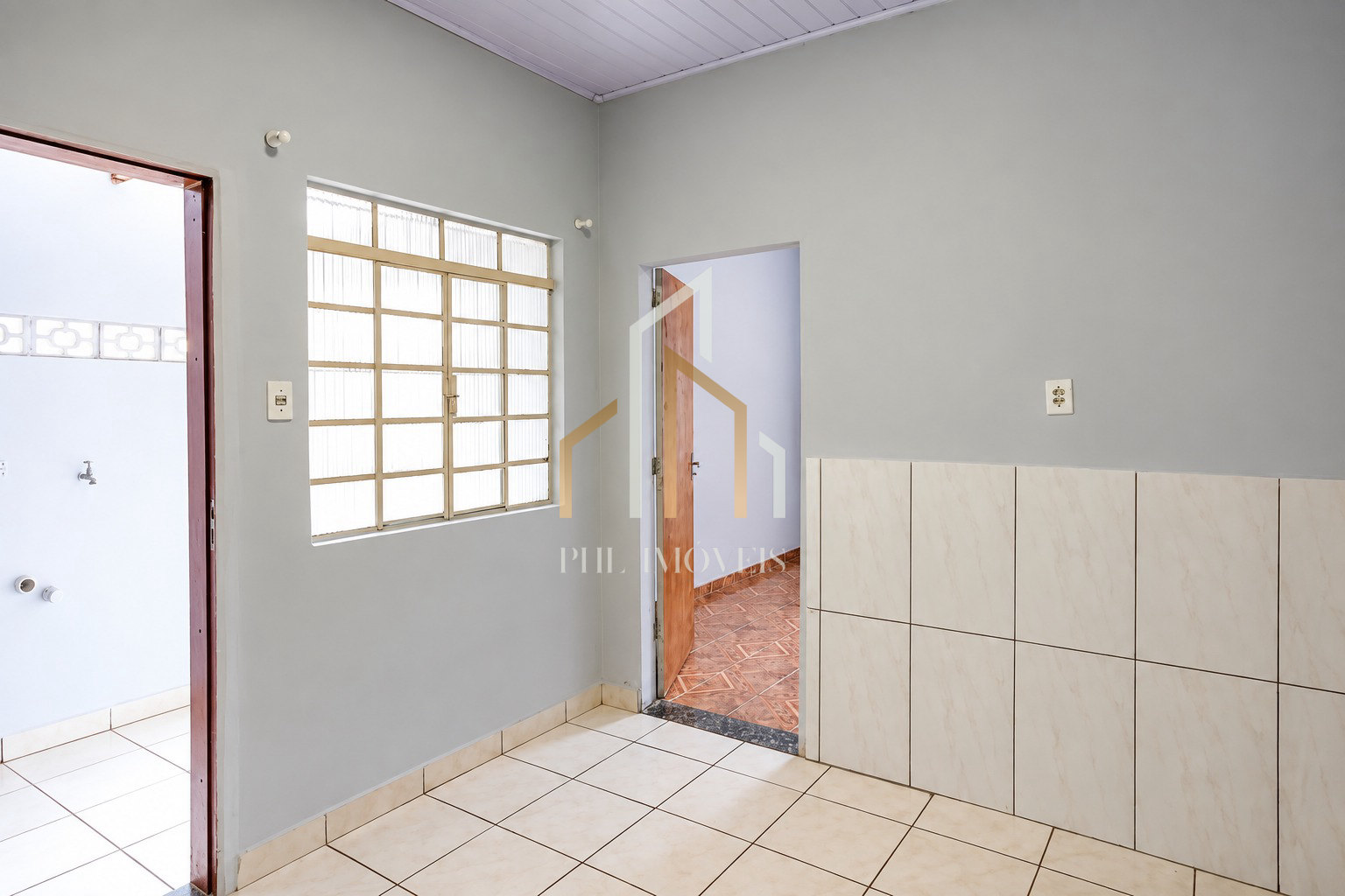 Casa Vaga -72 Mts - Bairro Olímpico
