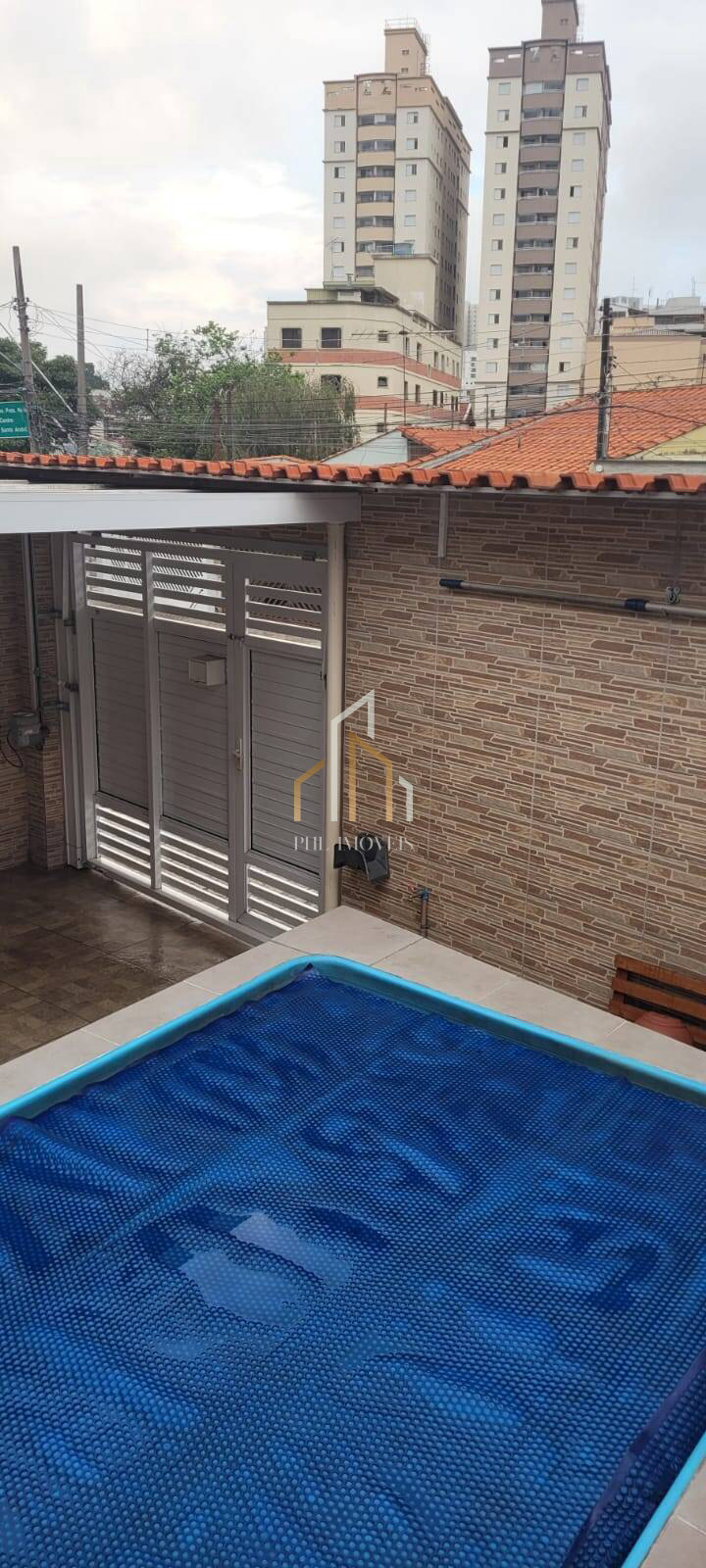 Casa assobradada à venda - Recém reformada - com Piscina Bairro Olimpico